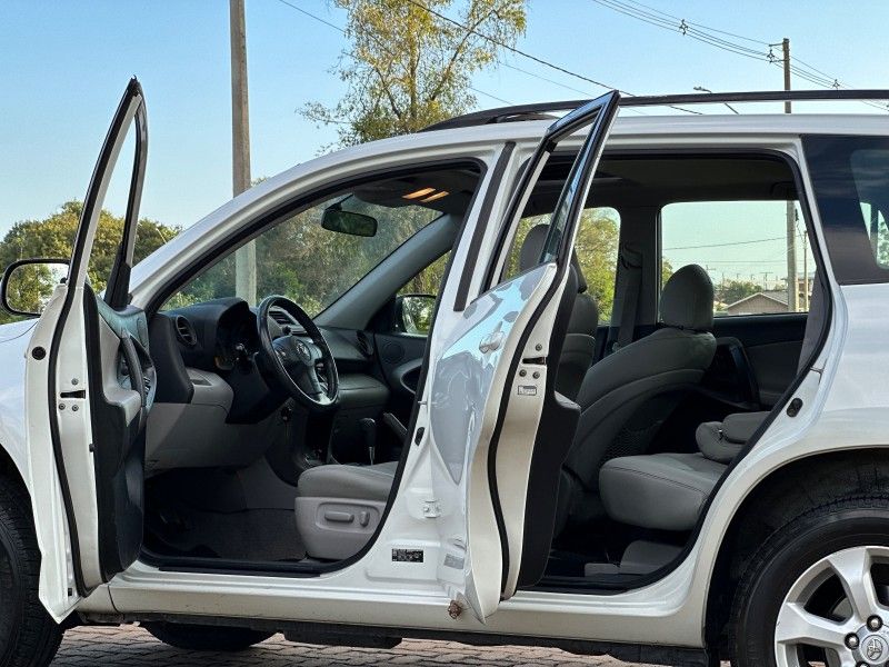Toyota RAV-4 2.4 2011 NEUMANN VEÍCULOS ARROIO DO MEIO / Carros no Vale