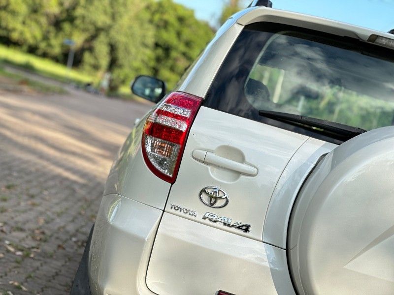 Toyota RAV-4 2.4 2011 NEUMANN VEÍCULOS ARROIO DO MEIO / Carros no Vale