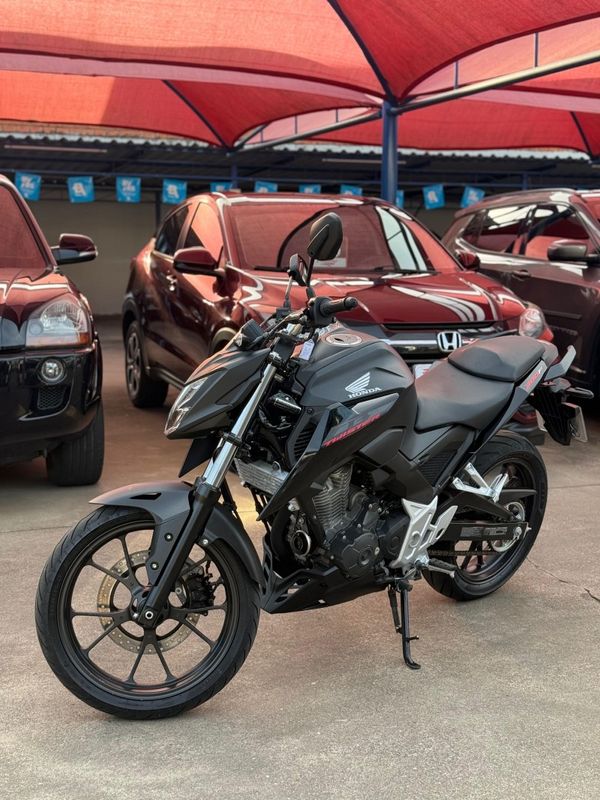 Honda Motos CB 300 2025 FERREIRA VEÍCULOS VENÂNCIO AIRES / Carros no Vale