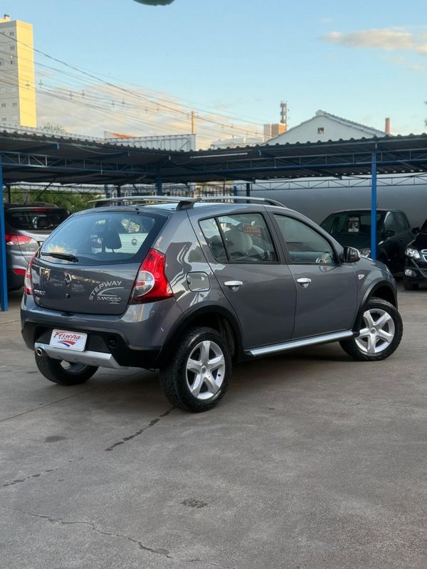 Renault SANDERO STEPWAY 1.6 2011 FERREIRA VEÍCULOS VENÂNCIO AIRES / Carros no Vale