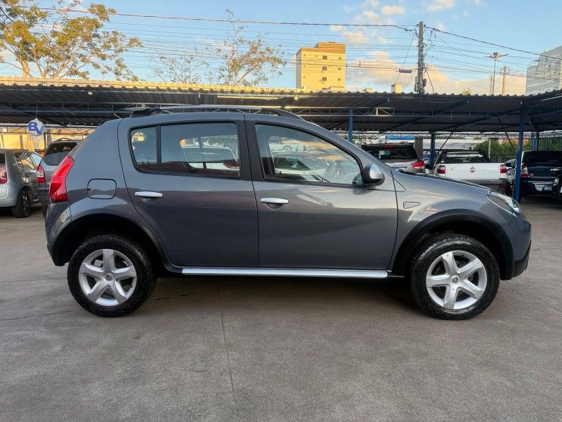 Renault SANDERO STEPWAY 1.6 2011 FERREIRA VEÍCULOS VENÂNCIO AIRES / Carros no Vale