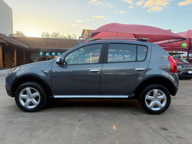 Renault SANDERO STEPWAY 1.6 2011 FERREIRA VEÍCULOS VENÂNCIO AIRES / Carros no Vale