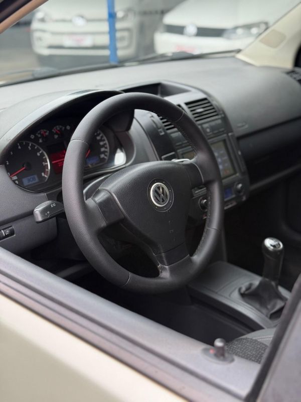 Volkswagen POLO SEDAN COMFORTLINE 1.6 8V 2009 FERREIRA VEÍCULOS VENÂNCIO AIRES / Carros no Vale