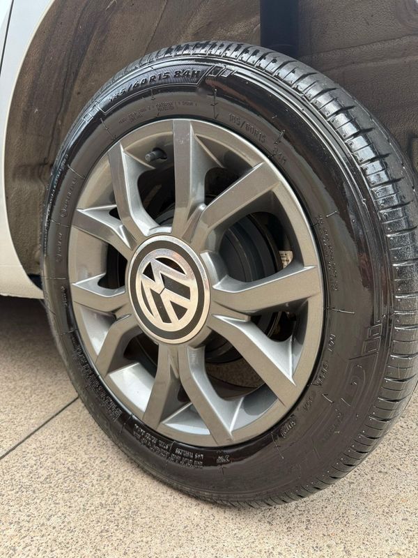 Volkswagen UP RUN 1.0 2017 FERREIRA VEÍCULOS VENÂNCIO AIRES / Carros no Vale