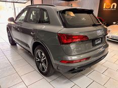 AUDI Q5 2.0 55 TFSIE PHEV PERFORMANCE BLACK QUATTRO S TRONIC 2024/2024 FÁBIO BERNARDES PORTO ALEGRE / Carros no Vale