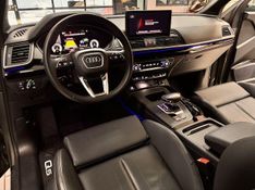 AUDI Q5 2.0 55 TFSIE PHEV PERFORMANCE BLACK QUATTRO S TRONIC 2024/2024 FÁBIO BERNARDES PORTO ALEGRE / Carros no Vale