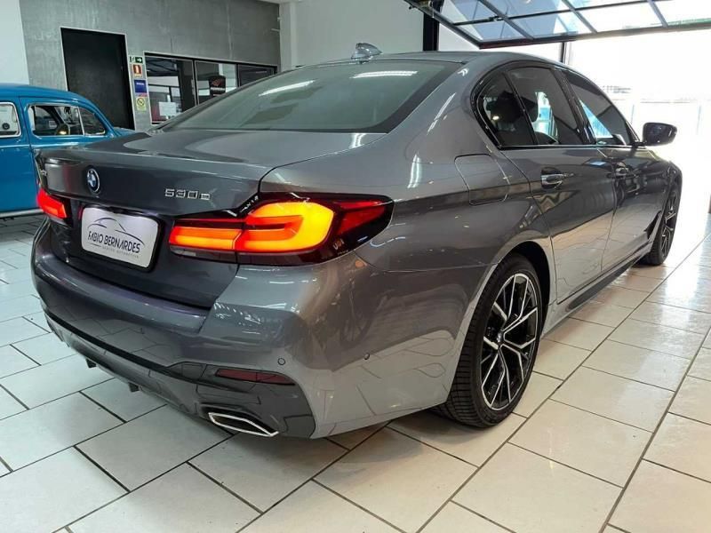 BMW 530E 2.0 16V TWINPOWER HÍBRIDO M SPORT AUTOMÁTICO 2022/2022 FÁBIO BERNARDES PORTO ALEGRE / Carros no Vale