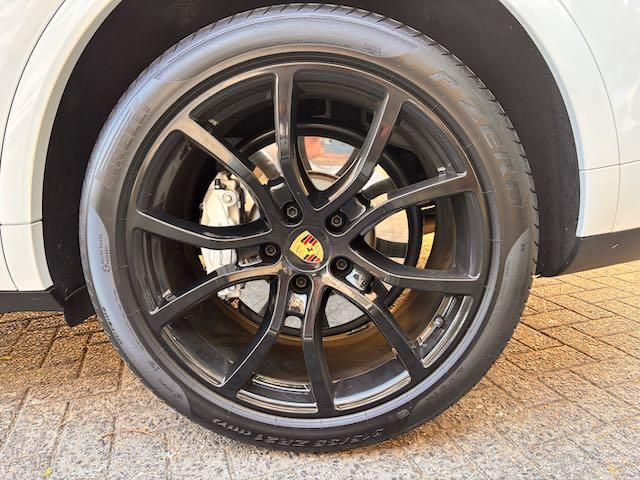 PORSCHE CAYENNE 4.0 V8 GASOLINA TURBO AWD TIPTRONIC S 2022/2023 FÁBIO BERNARDES PORTO ALEGRE / Carros no Vale