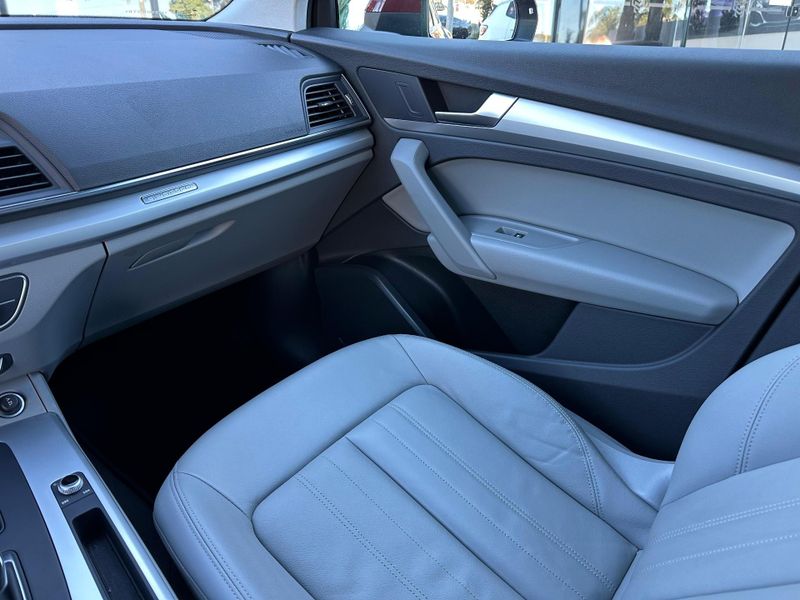 Audi Q5 S-Line 2.0 TFSI Quattro S-tronic 2021/2021 CONCEPT MOTORS PASSO FUNDO / Carros no Vale Audi Q5 S-Line 2.0 TFSI Quattro S-tronic 2021/2021 CONCEPT MOTORS PASSO FUNDO / Carros no Vale