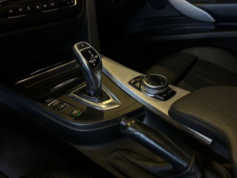 BMW 320i GT Sport 2.0 Turbo 16V 184cv 5p 2014/2015 CONCEPT MOTORS PASSO FUNDO / Carros no Vale