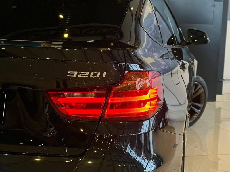 BMW 320i GT Sport 2.0 Turbo 16V 184cv 5p 2014/2015 CONCEPT MOTORS PASSO FUNDO / Carros no Vale