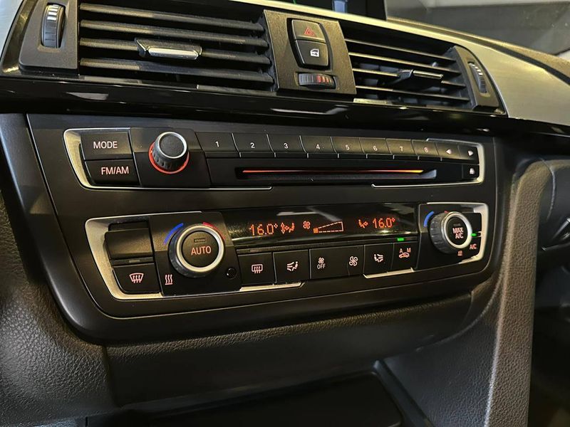 BMW 320i GT Sport 2.0 Turbo 16V 184cv 5p 2014/2015 CONCEPT MOTORS PASSO FUNDO / Carros no Vale