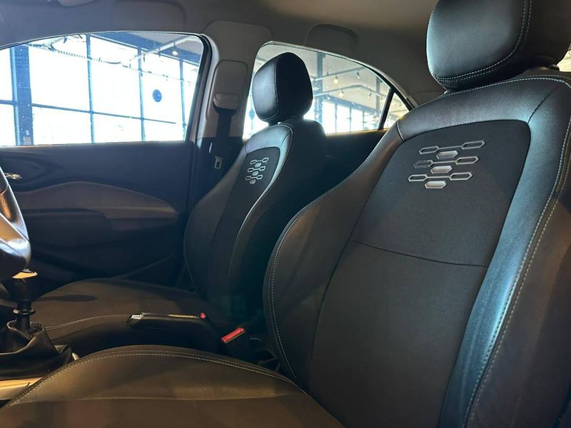Chevrolet Onix HATCH LT 1.0 8V FlexPower 5p Mec. 2019/2019 CONCEPT MOTORS PASSO FUNDO / Carros no Vale