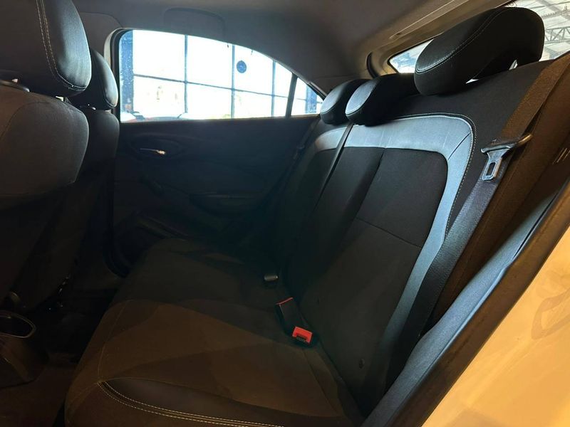 Chevrolet Onix HATCH LT 1.0 8V FlexPower 5p Mec. 2019/2019 CONCEPT MOTORS PASSO FUNDO / Carros no Vale