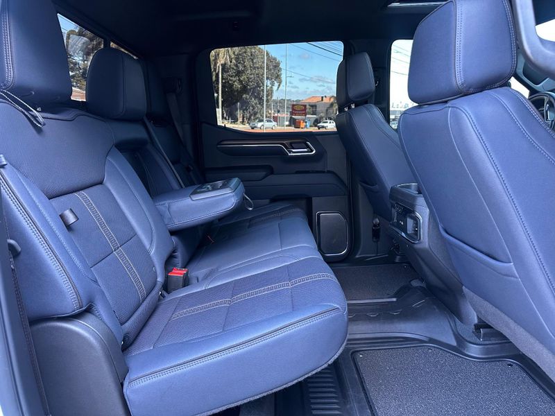 Chevrolet Silverado High Country 5.3 V8 AWD Aut. 2024/2024 CONCEPT MOTORS PASSO FUNDO / Carros no Vale Chevrolet Silverado High Country 5.3 V8 AWD Aut. 2024/2024 CONCEPT MOTORS PASSO FUNDO / Carros no Vale