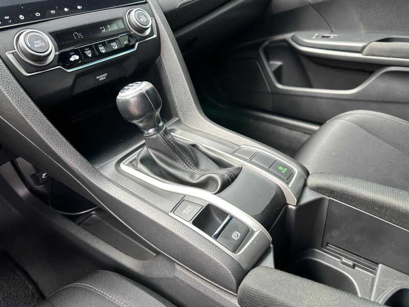 Honda Civic Sedan SPORT 2.0 Flex 16V Mec.4p 2016/2017 CONCEPT MOTORS PASSO FUNDO / Carros no Vale Honda Civic Sedan SPORT 2.0 Flex 16V Mec.4p 2016/2017 CONCEPT MOTORS PASSO FUNDO / Carros no Vale