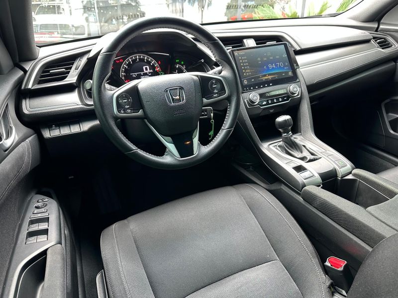 Honda Civic Sedan SPORT 2.0 Flex 16V Mec.4p 2016/2017 CONCEPT MOTORS PASSO FUNDO / Carros no Vale Honda Civic Sedan SPORT 2.0 Flex 16V Mec.4p 2016/2017 CONCEPT MOTORS PASSO FUNDO / Carros no Vale