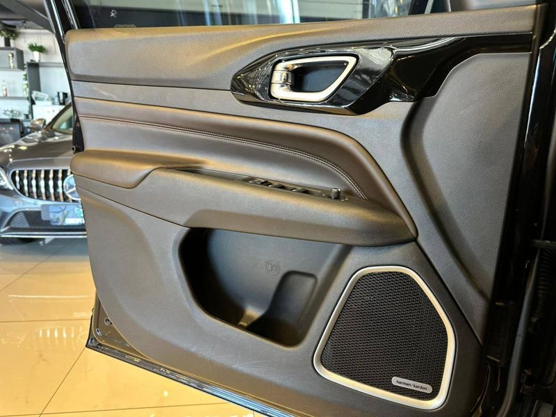Jeep Commander Overl TD380 2.0 4×4 Die Aut. 2022/2023 CONCEPT MOTORS PASSO FUNDO / Carros no Vale