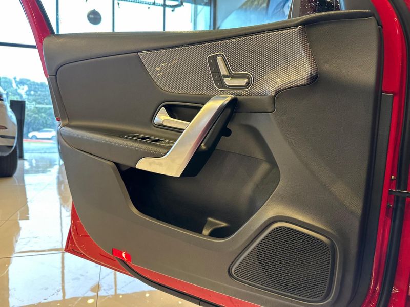 Mercedes-Benz Classe A A 250 2.0 TB Sport Aut. 2018/2019 CONCEPT MOTORS PASSO FUNDO / Carros no Vale