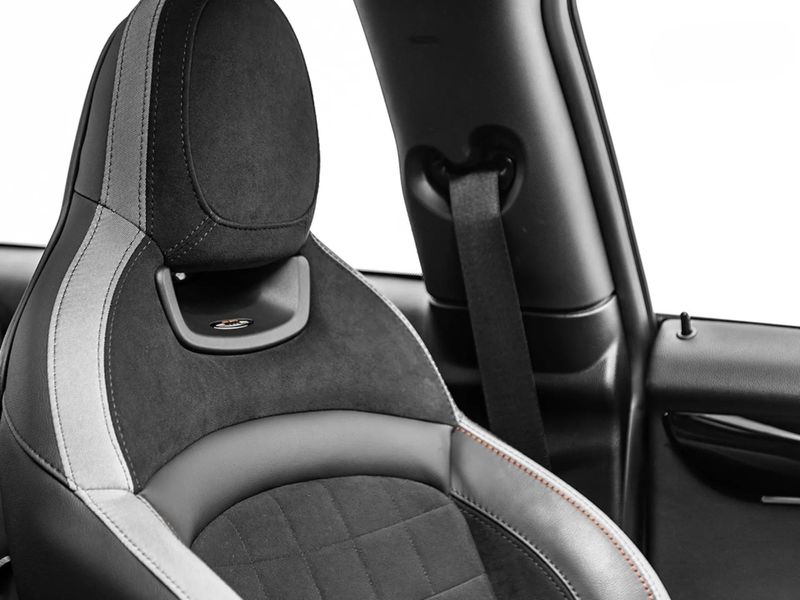 Mini John Cooper Works COOPER John Works 2.0 Turbo 3p Aut. 2023/2024 CONCEPT MOTORS PASSO FUNDO / Carros no Vale Mini John Cooper Works COOPER John Works 2.0 Turbo 3p Aut. 2023/2024 CONCEPT MOTORS PASSO FUNDO / Carros no Vale