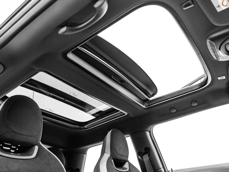 Mini John Cooper Works COOPER John Works 2.0 Turbo 3p Aut. 2023/2024 CONCEPT MOTORS PASSO FUNDO / Carros no Vale Mini John Cooper Works COOPER John Works 2.0 Turbo 3p Aut. 2023/2024 CONCEPT MOTORS PASSO FUNDO / Carros no Vale