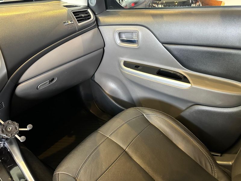 Mitsubishi L200 Triton Sport HPE 2.4 CD Diesel Aut. 2019/2020 CONCEPT MOTORS PASSO FUNDO / Carros no Vale