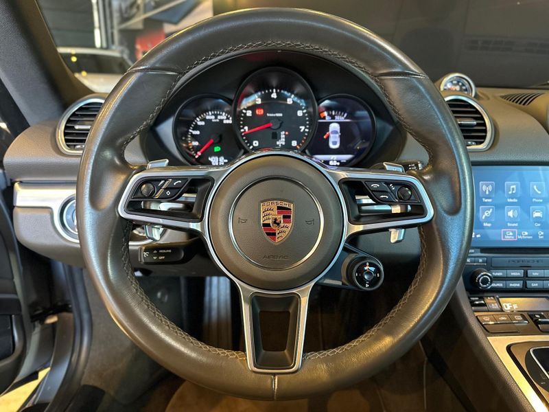 Porsche 718 Cayman 2.0 300cv 2018/2018 CONCEPT MOTORS PASSO FUNDO / Carros no Vale Porsche 718 Cayman 2.0 300cv 2018/2018 CONCEPT MOTORS PASSO FUNDO / Carros no Vale