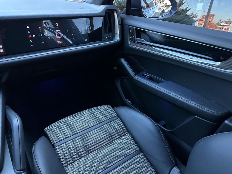 Porsche Cayenne S Coupe 3.0 V6 353cv (HÃbrido) 2024/2024 CONCEPT MOTORS PASSO FUNDO / Carros no Vale Porsche Cayenne S Coupe 3.0 V6 353cv (HÃbrido) 2024/2024 CONCEPT MOTORS PASSO FUNDO / Carros no Vale