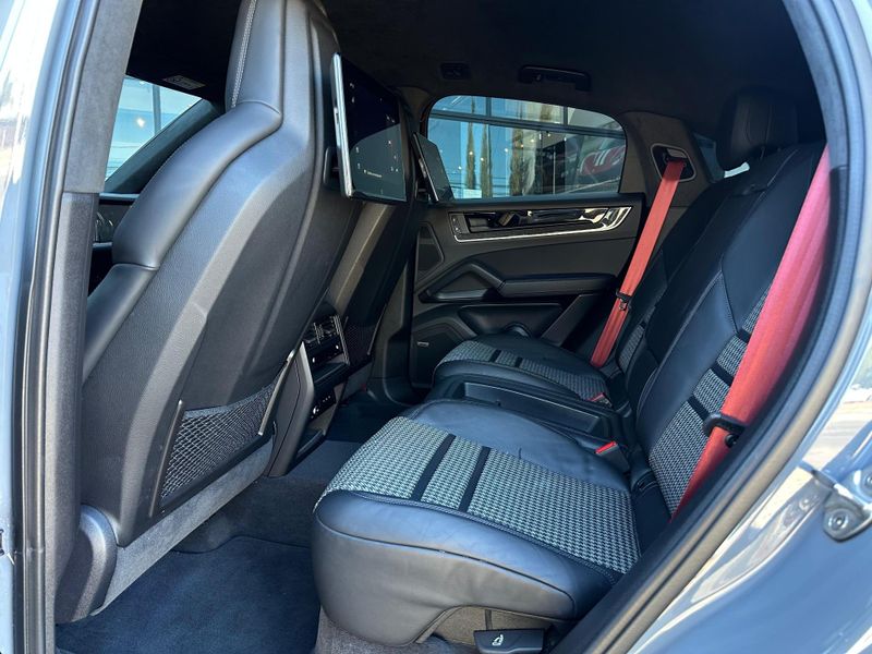 Porsche Cayenne S Coupe 3.0 V6 353cv (HÃbrido) 2024/2024 CONCEPT MOTORS PASSO FUNDO / Carros no Vale Porsche Cayenne S Coupe 3.0 V6 353cv (HÃbrido) 2024/2024 CONCEPT MOTORS PASSO FUNDO / Carros no Vale