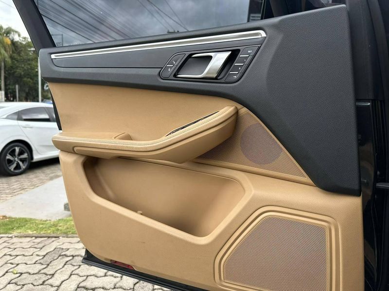 Porsche Macan 2.0 Turbo 2018/2018 CONCEPT MOTORS PASSO FUNDO / Carros no Vale