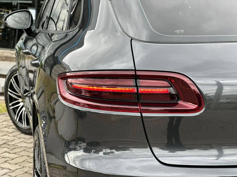 Porsche Macan 2.0 Turbo 2018/2018 CONCEPT MOTORS PASSO FUNDO / Carros no Vale