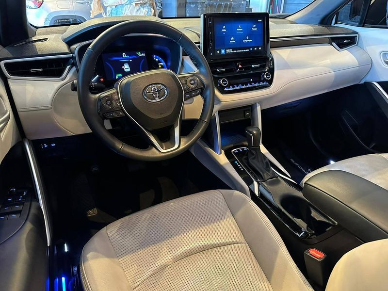 Toyota Corolla Cross XRX 1.8 16V Aut (HÃbrido) 2023/2023 CONCEPT MOTORS PASSO FUNDO / Carros no Vale Toyota Corolla Cross XRX 1.8 16V Aut (HÃbrido) 2023/2023 CONCEPT MOTORS PASSO FUNDO / Carros no Vale