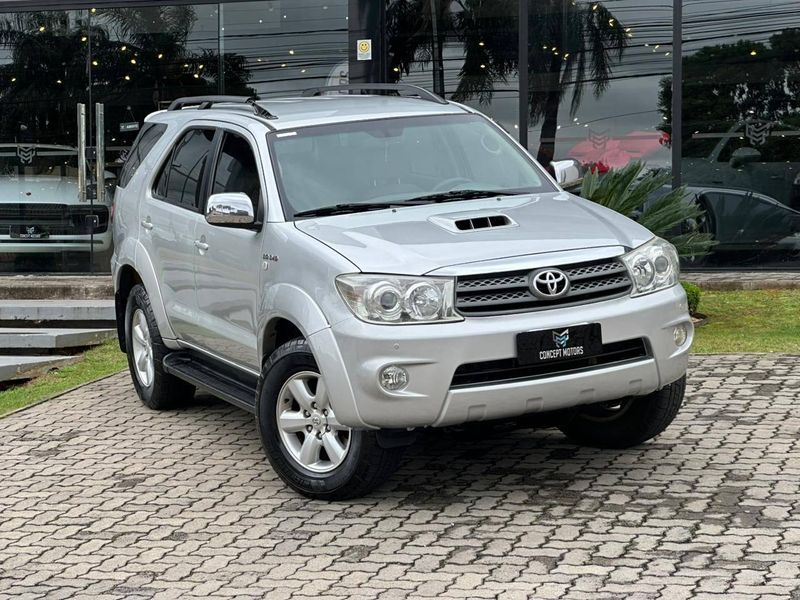 Toyota Hilux SW4 SRV D4-D 4×4 3.0 TDI Dies Aut 2008/2009 CONCEPT MOTORS PASSO FUNDO / Carros no Vale Toyota Hilux SW4 SRV D4-D 4×4 3.0 TDI Dies Aut 2008/2009 CONCEPT MOTORS PASSO FUNDO / Carros no Vale