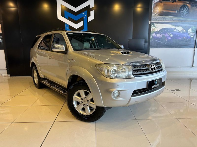 Toyota Hilux SW4 SRV D4-D 4×4 3.0 TDI Dies Aut 2008/2009 CONCEPT MOTORS PASSO FUNDO / Carros no Vale