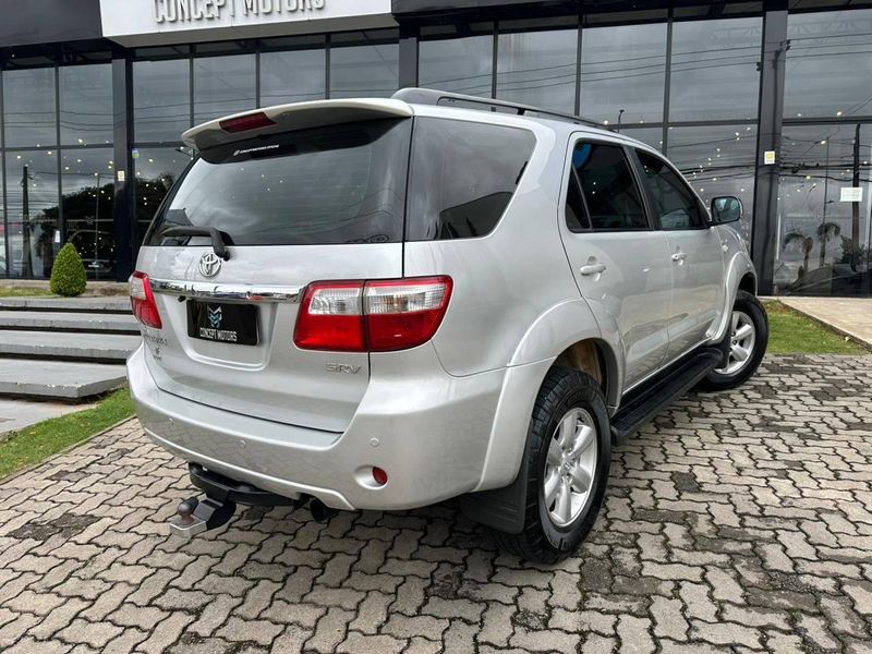 Toyota Hilux SW4 SRV D4-D 4×4 3.0 TDI Dies Aut 2008/2009 CONCEPT MOTORS PASSO FUNDO / Carros no Vale Toyota Hilux SW4 SRV D4-D 4×4 3.0 TDI Dies Aut 2008/2009 CONCEPT MOTORS PASSO FUNDO / Carros no Vale