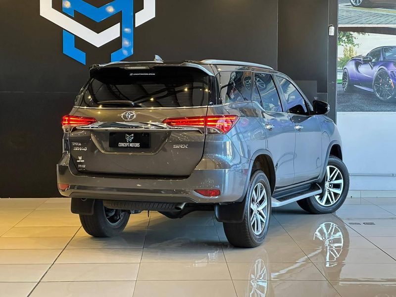 Toyota Hilux SW4 SRX 4×4 2.8 TDI 16V Dies Aut. 2019/2019 CONCEPT MOTORS PASSO FUNDO / Carros no Vale