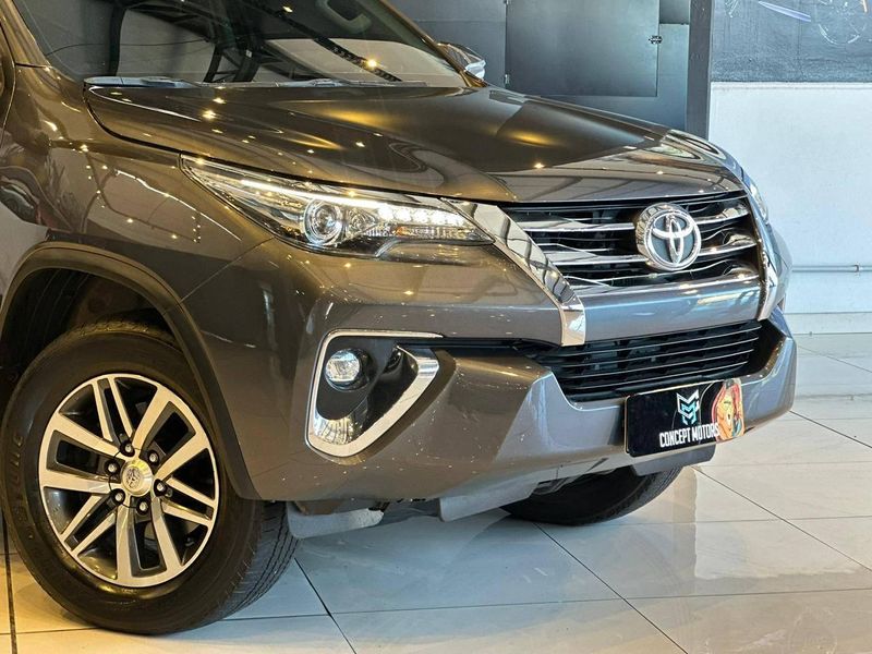 Toyota Hilux SW4 SRX 4×4 2.8 TDI 16V Dies Aut. 2019/2019 CONCEPT MOTORS PASSO FUNDO / Carros no Vale