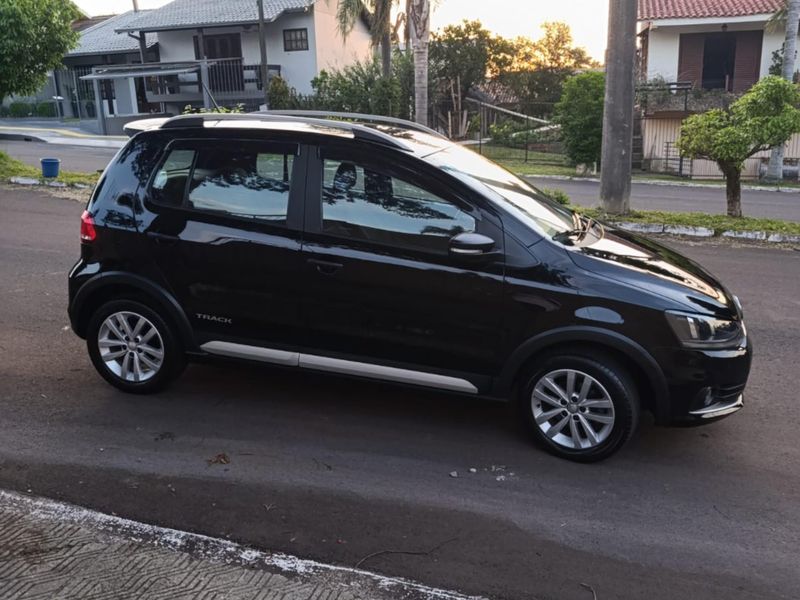 Volkswagen Fox TRACK 1.0 Flex 12V 5p 2017/2018 CONCEPT MOTORS PASSO FUNDO / Carros no Vale