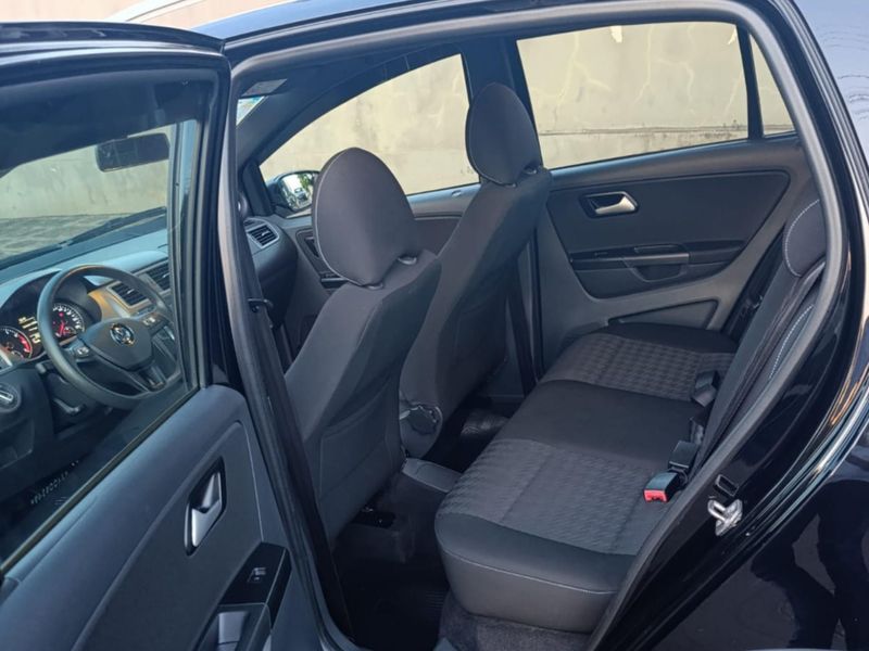 Volkswagen Fox TRACK 1.0 Flex 12V 5p 2017/2018 CONCEPT MOTORS PASSO FUNDO / Carros no Vale