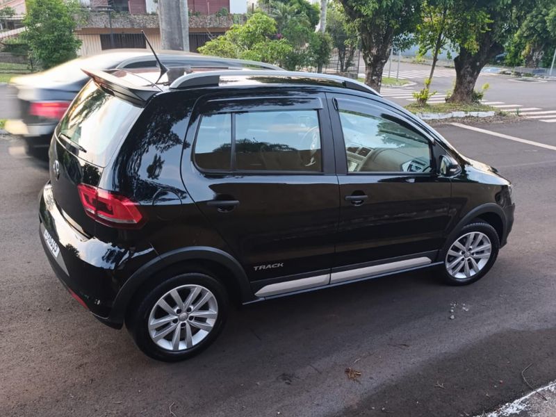 Volkswagen Fox TRACK 1.0 Flex 12V 5p 2017/2018 CONCEPT MOTORS PASSO FUNDO / Carros no Vale