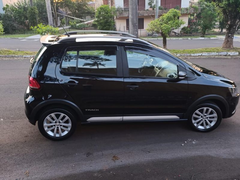 Volkswagen Fox TRACK 1.0 Flex 12V 5p 2017/2018 CONCEPT MOTORS PASSO FUNDO / Carros no Vale