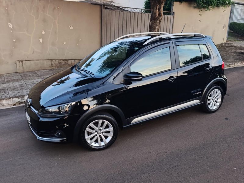 Volkswagen Fox TRACK 1.0 Flex 12V 5p 2017/2018 CONCEPT MOTORS PASSO FUNDO / Carros no Vale