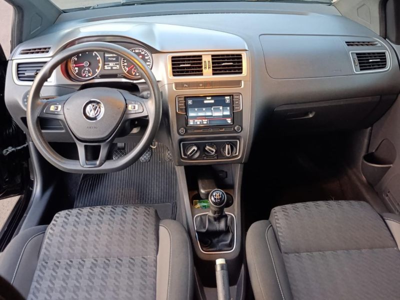 Volkswagen Fox TRACK 1.0 Flex 12V 5p 2017/2018 CONCEPT MOTORS PASSO FUNDO / Carros no Vale