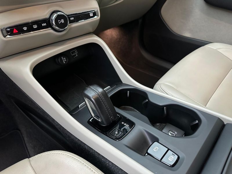 Volvo XC40 T-4 MOMENTUM 2.0 190cv FWD 2020/2020 CONCEPT MOTORS PASSO FUNDO / Carros no Vale Volvo XC40 T-4 MOMENTUM 2.0 190cv FWD 2020/2020 CONCEPT MOTORS PASSO FUNDO / Carros no Vale