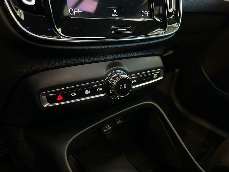 Volvo XC40 T-5 R-DESIGN 1.5 FWD (HÃ­brido) 2021/2021 CONCEPT MOTORS PASSO FUNDO / Carros no Vale