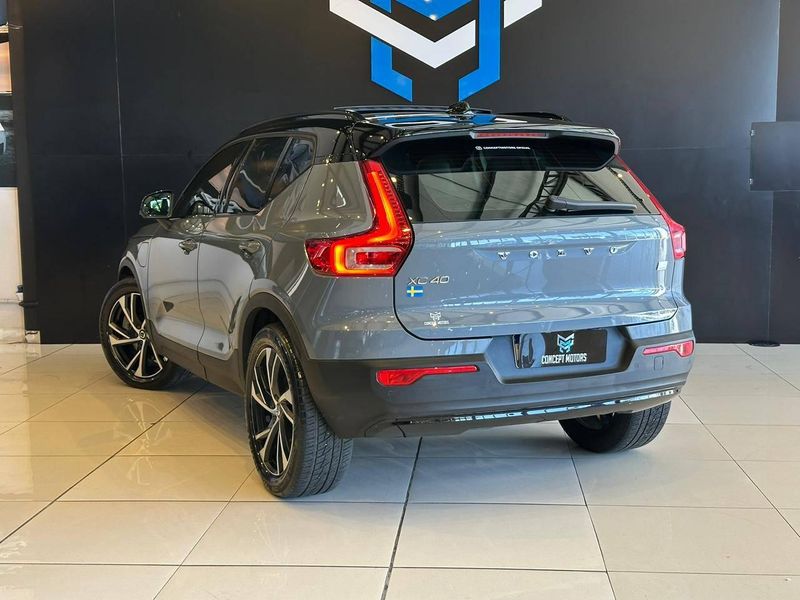 Volvo XC40 T-5 R-DESIGN 1.5 FWD (HÃ­brido) 2021/2021 CONCEPT MOTORS PASSO FUNDO / Carros no Vale