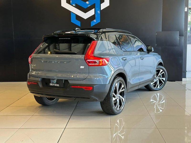 Volvo XC40 T-5 R-DESIGN 1.5 FWD (HÃ­brido) 2021/2021 CONCEPT MOTORS PASSO FUNDO / Carros no Vale