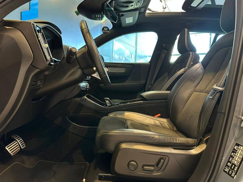 Volvo XC40 T-5 R-DESIGN 1.5 FWD (HÃ­brido) 2021/2021 CONCEPT MOTORS PASSO FUNDO / Carros no Vale