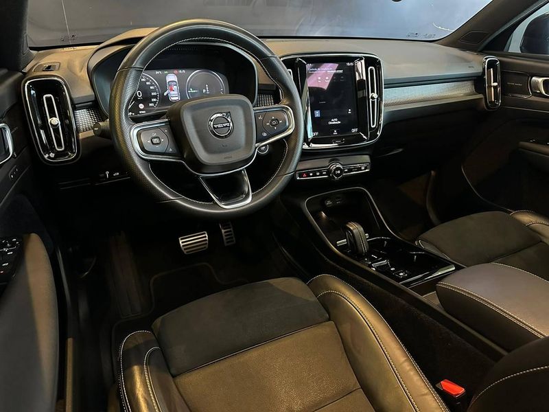 Volvo XC40 T-5 R-DESIGN 1.5 FWD (HÃ­brido) 2021/2021 CONCEPT MOTORS PASSO FUNDO / Carros no Vale