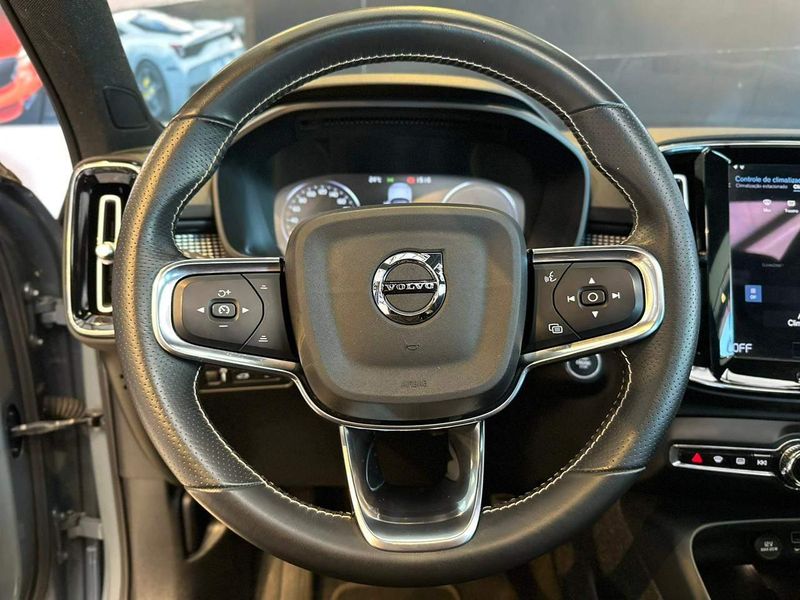 Volvo XC40 T-5 R-DESIGN 1.5 FWD (HÃ­brido) 2021/2021 CONCEPT MOTORS PASSO FUNDO / Carros no Vale